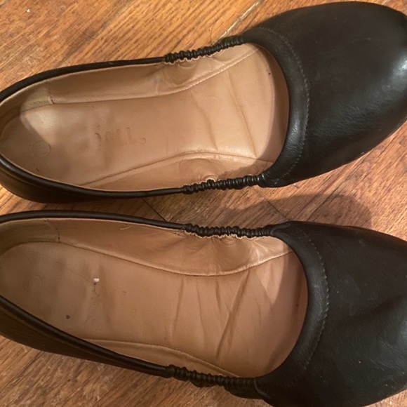 Well worn women’s shoes - Picture 2 of 4